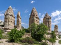 Schlanke und dickere Türme überragen uns im Görkundere Tal haushoch